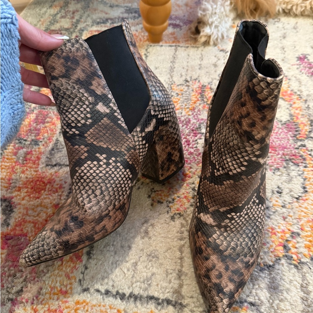 Brown Ankle Boots with Snakeskin Print and Pointed Toe